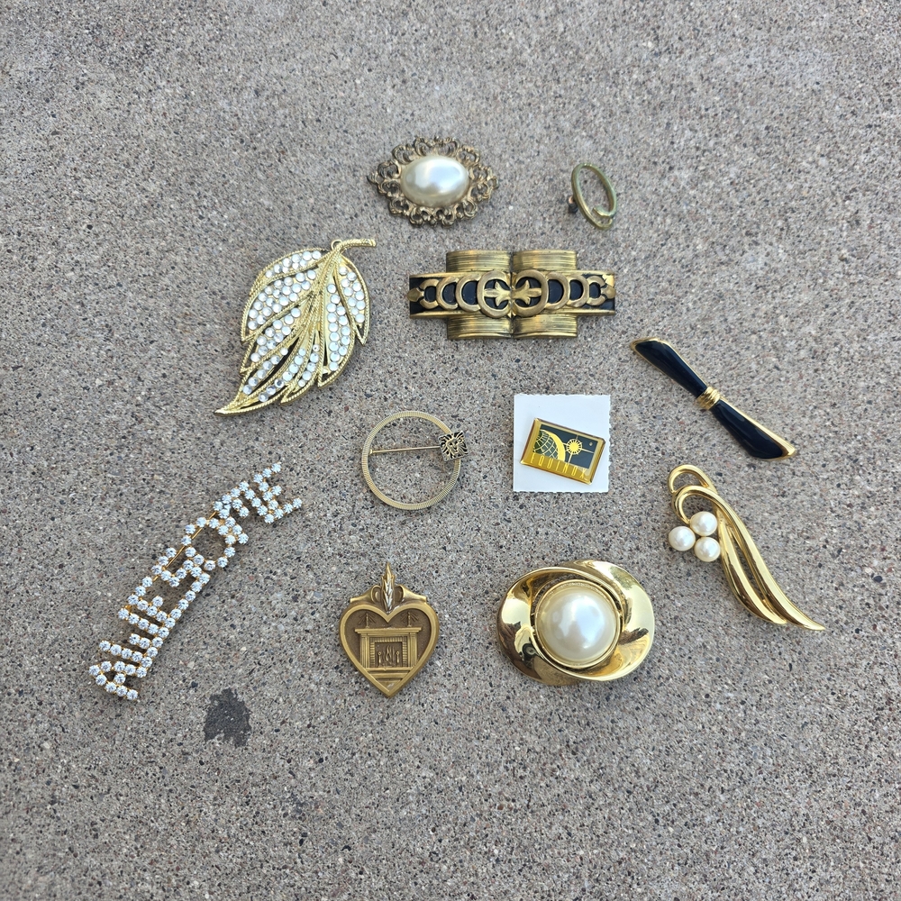 Vintage Brooch Lot